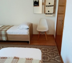 Трёхместный номер Standard с балконом и с красивым видом из окна в Александра