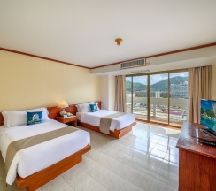 Люкс семейный с 2 комнатами с балконом в Andaman Beach Suites Hotel