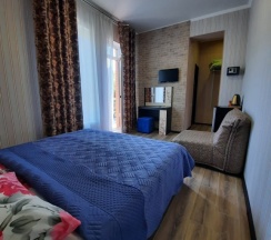 Трёхместный номер Superior с балконом и с красивым видом из окна в Morskoy priboy