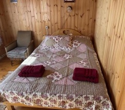Коттедж с 1 двуспальной кроватью и 1 двухъярусной кроватью в Монастырская изба
