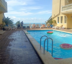 Семейный  с балконом  видом на море и бассейн в Aqualife
