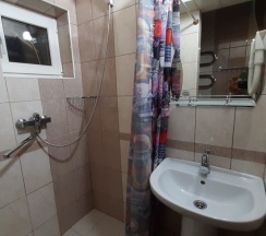 06. Двухместная комната с балконом (стандарт). 2 отдельные кровати в Левладиа.ру