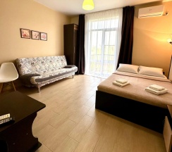 Двухместный семейный номер Superior с балконом и с красивым видом из окна двуспальная кровать в Людмила