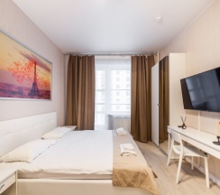 Улучшенная студия с кроватью king size и балконом в Pulkovo Apart