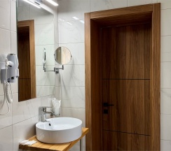 Семейный двухкомнатный без балкона вид на парк в Черноморец