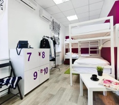Кровать в 10-местном общем номере в Maxi House