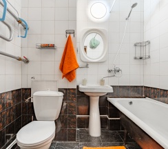 Семейный номер с двуспальной кроватью и диваном в Madison