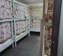 Кровать в общем номере (мужской номер) в Хона