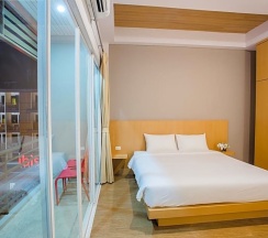 Одноместный номер Deluxe с видом на город двуспальная кровать в Casa de Coral Phuket