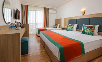 Трёхместный номер Large в Mirabell Hotel