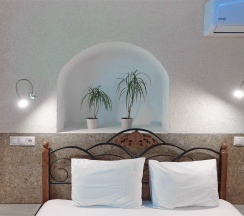 Улучшенный трехместный с двуспальной и односпальной кроватями в Скайвью сити