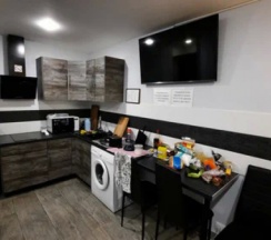 Восьмиместный общий мужской номер в Radar Hostel