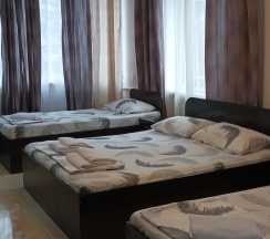 Стандартный семейный номер с 1 двуспальной и 2 односпальными кроватями в Sabai-sabai
