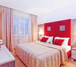 De Luxe в East Gate Hotel