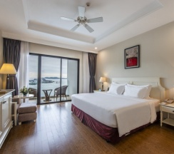 Двухместный номер Deluxe с видом на океан двуспальная кровать в Vinpearl Resort & Spa Nha Trang Bay