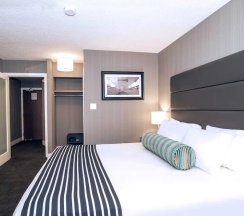 Двухместный люкс Standard двуспальная кровать в Sandman Signature Calgary Downtown Hotel