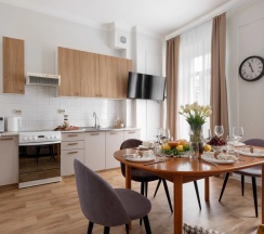 Апартаменты с 2 комнатами с балконом и с видом на город в GM Apartments