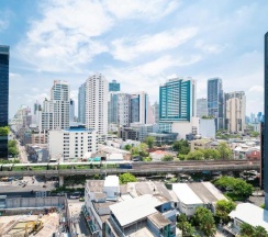 Двухместный люкс с балконом двуспальная кровать в Hotel Mermaid Bangkok