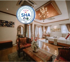 Люкс Deluxe с балконом и с красивым видом из окна в Baan Huen Phen