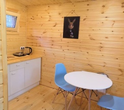 Двухместный коттедж Superior с красивым видом из окна двуспальная кровать в Vinder Village