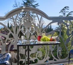 Комфорт Панорамный с балконом и видом на город,  2-х местный с дополнительным местом в Амбассадор