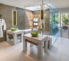 Четырёхместный номер Wonderful Garden Escape с балконом в W Bali - Seminyak