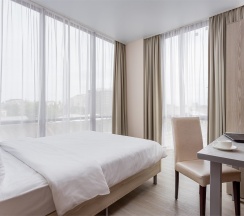 Апартаменты Панорама с кроватью King Size и кухней в Golden Tulip