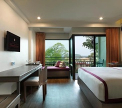 Двухместный номер Deluxe с балконом и с видом на бассейн 2 отдельные кровати в Chanalai Flora Resort, Kata Beach