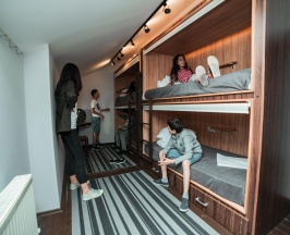 Кровать в 4-местном общем номере в Юсенги