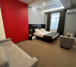 Студия в Семь королей