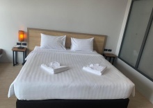 Номер Deluxe с красивым видом из окна в Atom Phuket Hotel