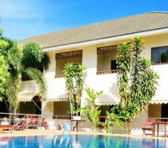 Двухместный номер Standard с видом на бассейн двуспальная кровать в Lamai Inn 99 Bungalows