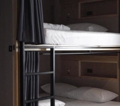 Капсула в Borbaboom Phuket Poshtel And Hostel Sha By Zuzu