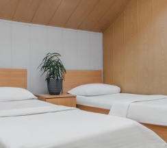 Номер семейный Standard с 2 комнатами с балконом и с красивым видом из окна в Green rent