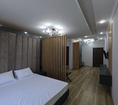 Люкс с 2 комнатами с балконом в Гостевой дом SanSara