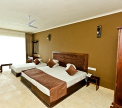 Двухместный номер Deluxe с балконом двуспальная кровать в Golden Star Beach Hotel