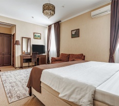 Полулюкс в Прага