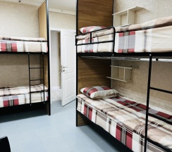 Кровать в мужском номере c 5 двухъярусными кроватями (удобства на этаже) в Темпер прайд