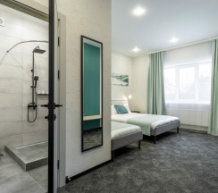 Семейный с 1 двухспальной кроватью и 1 односпальной кроватью в Арт Март