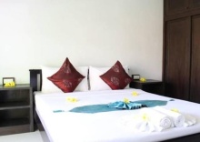 Номер Standard с балконом и beachfront в Khanom Sunrise Beach Hotel