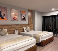 Четырёхместный номер Deluxe 2 отдельные кровати в Berich Hotel