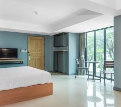 Двухместный номер Deluxe с видом на озеро двуспальная кровать в Nora Lakeview Hotel
