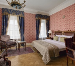 Улучшенный номер с видом на город в Taleon Imperial Hotel
