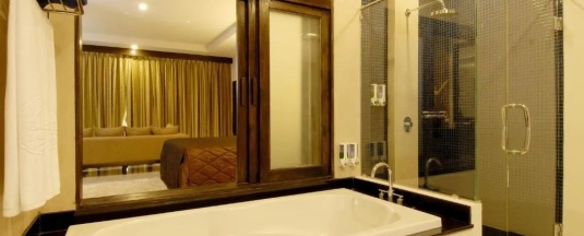 Двухместный номер с доступом к бассейну Grand Deluxe двуспальная кровать в Horizon Karon Beach Resort & Spa