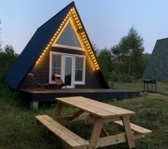 Двухместный коттедж Classic с красивым видом из окна двуспальная кровать в Papino village