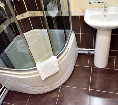 №8. Трехместный номер с дополнительным спальным местом и видом на горы в Прибой