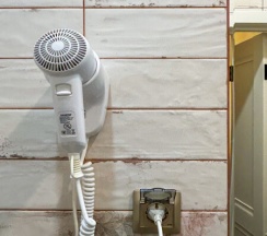 Двухместный номер с одной большой двуспальной кроватью и собственной ванной комнатой в Goldie Home