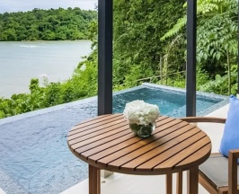 Двухместный Люкс с бассейном Grand с видом на море двуспальная кровать в Anantara Layan Phuket Resort