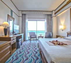 Номер Executive с балконом и с видом на море в Asia Cha Am Hotel