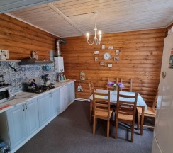 Дом у камня в Black fox